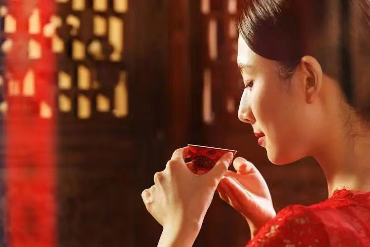 名媛下午茶，高端的场所，亲民的价格，周到的服务！ 喝名媛下午茶，做自己的王！